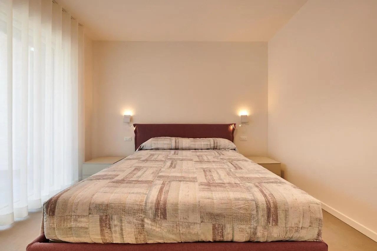 Apartmentsgarda - Residenza Monte Baldo - Garda 0*, Garda (Verona) Italy